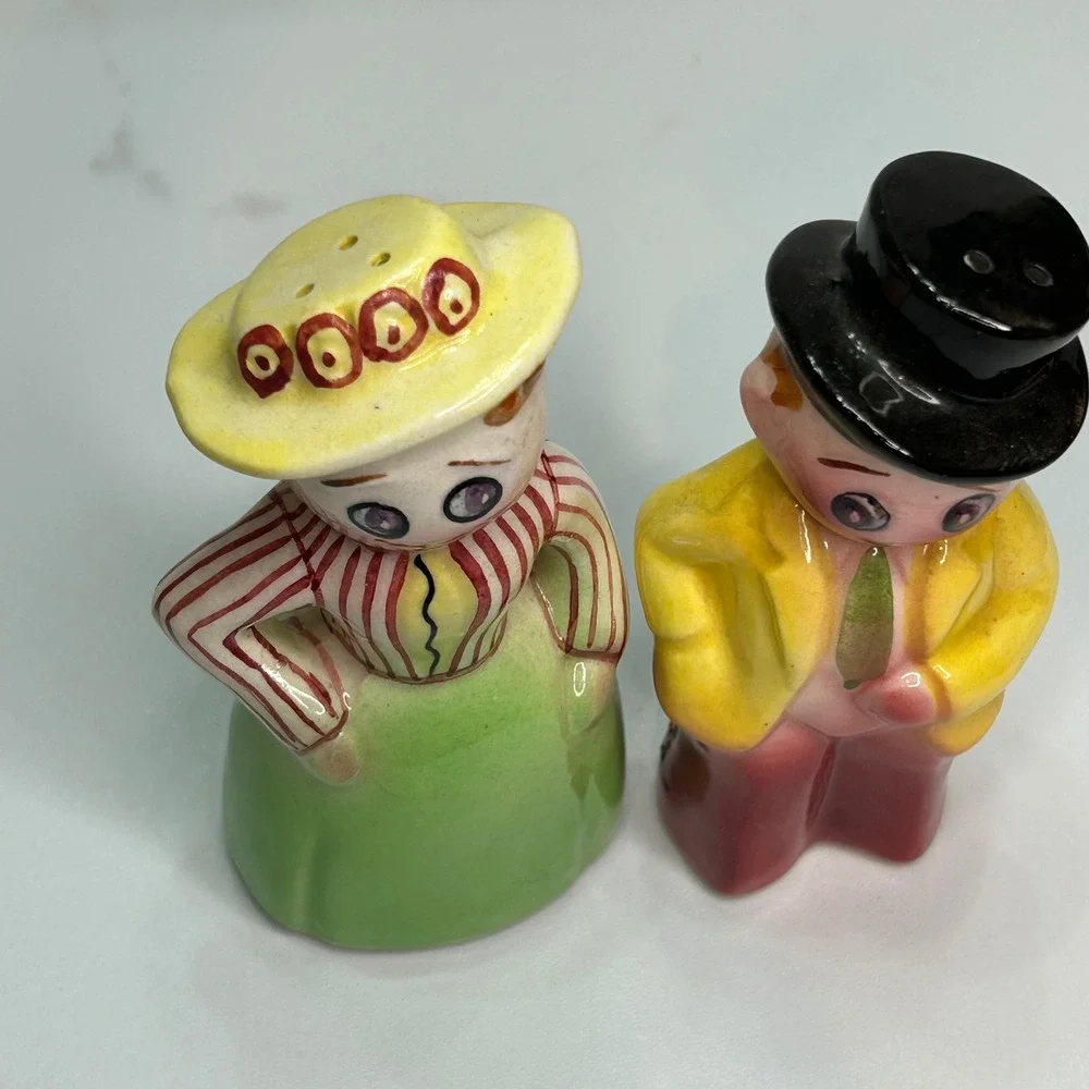 Vintage Victorian Couple Salt and Pepper Shakers Set Made in Japan Kitsch Retro